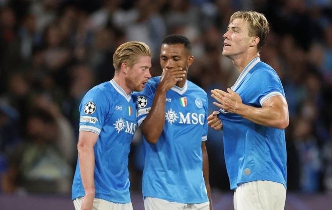 NBA：勇士险胜小牛 库里关键三分救主