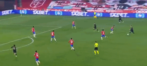 巴萨本赛季各项赛事制造了210次越位，其中欧冠