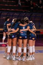 德州扑克中盘打法的重点（德州扑克中期策略要点）